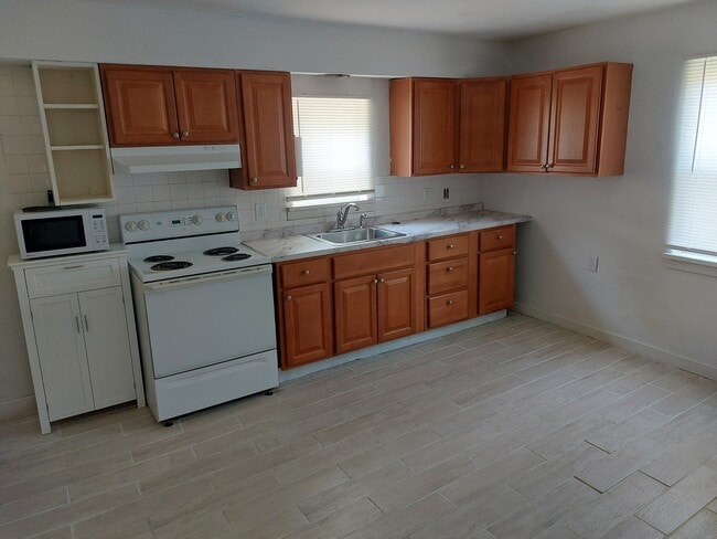 Building Photo - 6201 Garvers Ferry Rd Unit B