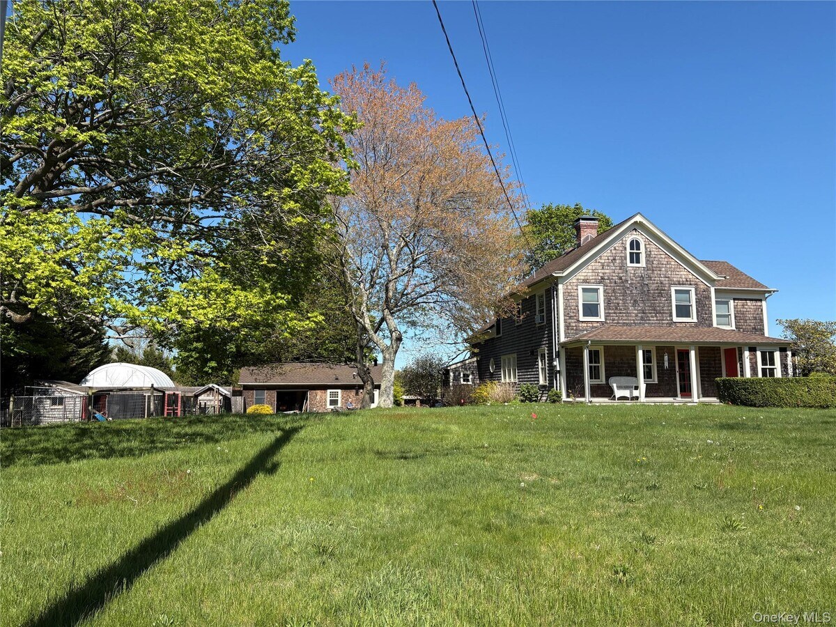 Photo - 184 Twomey Ave