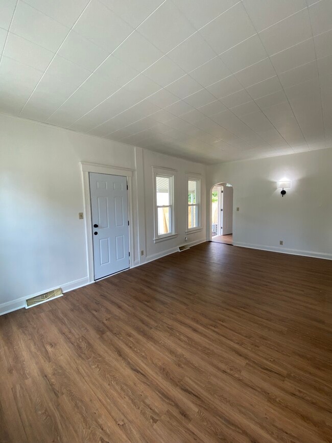 Photo - 811 Willard St