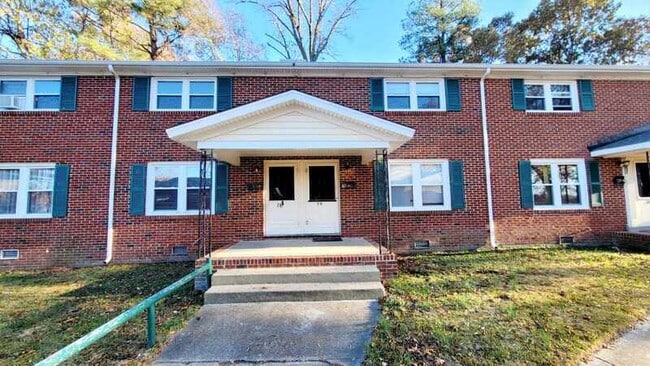 Building Photo - 2604 Wayside Dr Rental