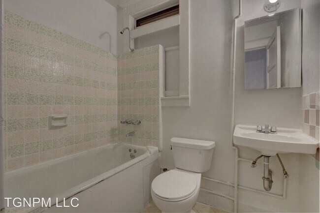 Photo - 762 Hartford Ave