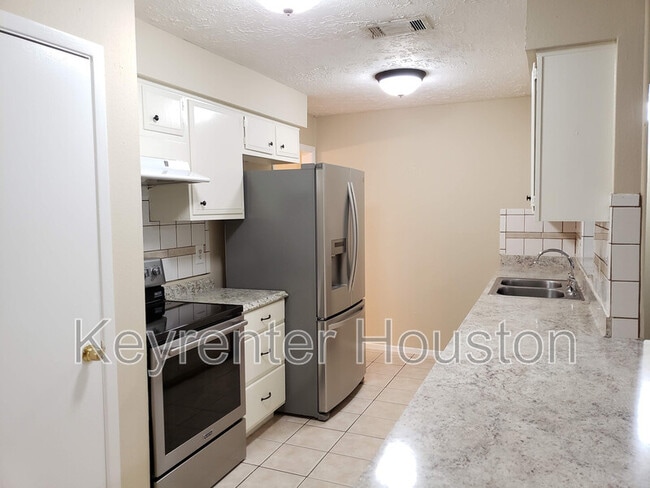 Photo - 23419 Verngate Dr