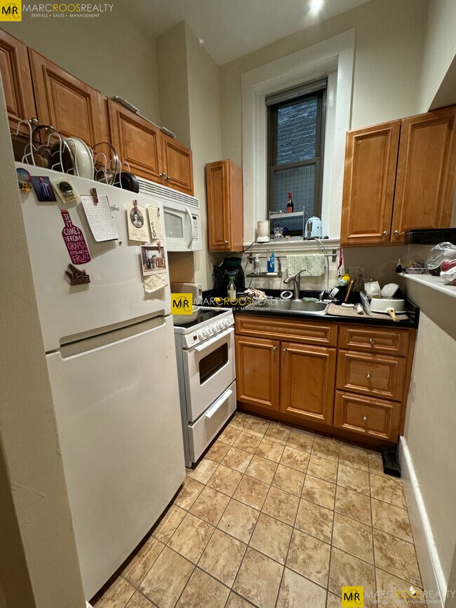 Building Photo - 366 Commonwealth Ave Unit #2D Rental