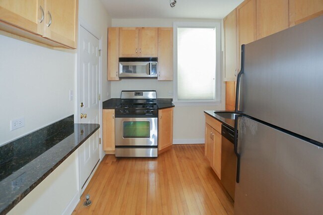 1950 W Leland Ave Unit 2