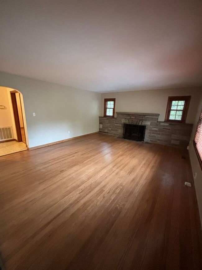 Photo - Timeless 3-Bedroom Cottage on Expansive Lo...
