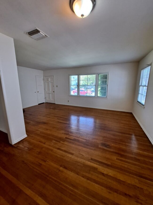 Photo - 3 BEDROOM HOME W/CENTRAL AIR CONDITIONING
