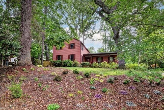Photo - 702 Tam-O-Shanter Blvd House