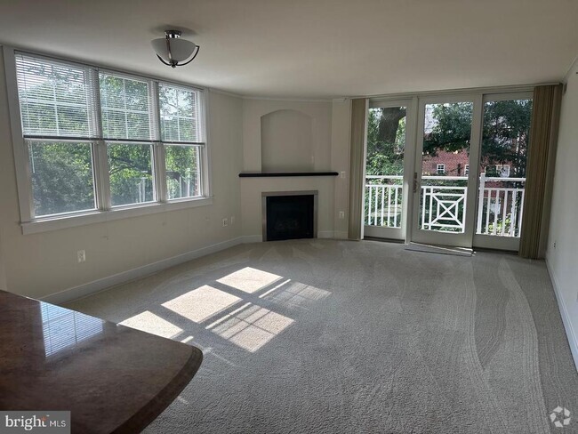 Building Photo - 1325 N Pierce St Unit 303 Rental