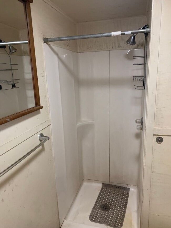 Building Photo - 3961 Logan Ave Unit 3961 Logan Ave - Apt 12