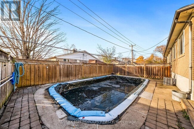 Photo - 48 Billingsgate Crescent