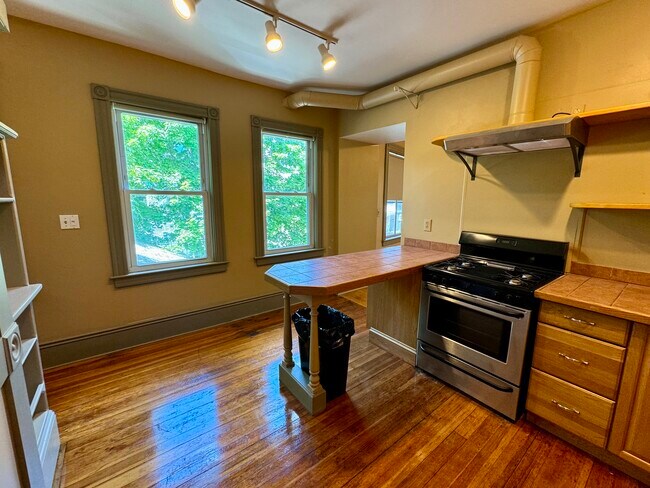 100 Lexington Ave Unit 2