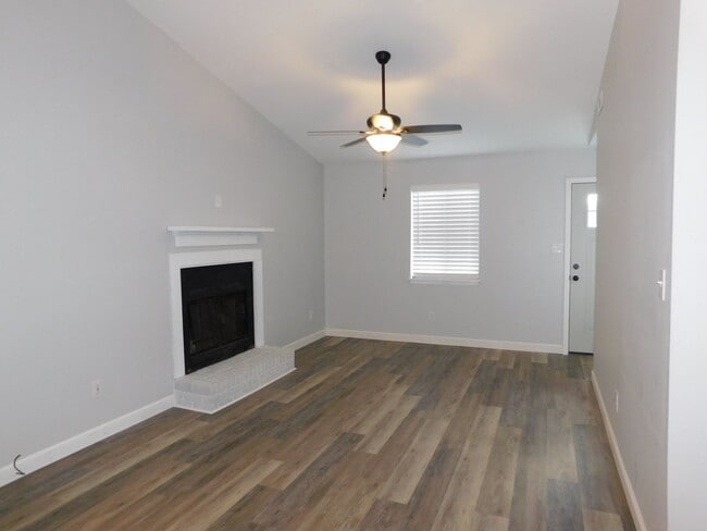 Photo - 208 Cedar Ridge Ct