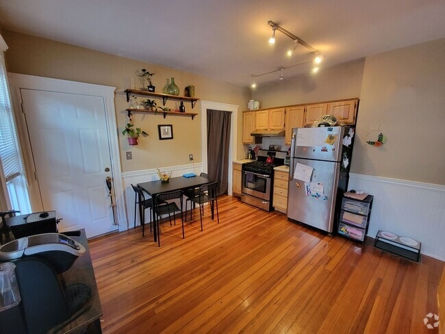 Building Photo - Location Location Location 2 Bd 1 Bath on ... Rental