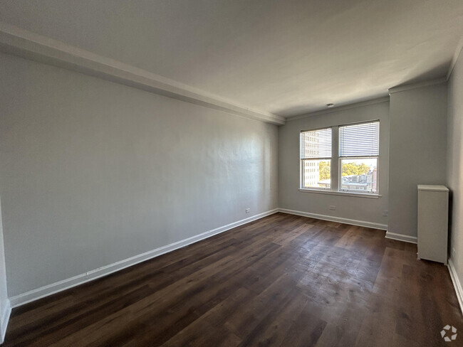 Building Photo - Outstanding Location! Cozy studio w. Eleva... Unit 807 Rental