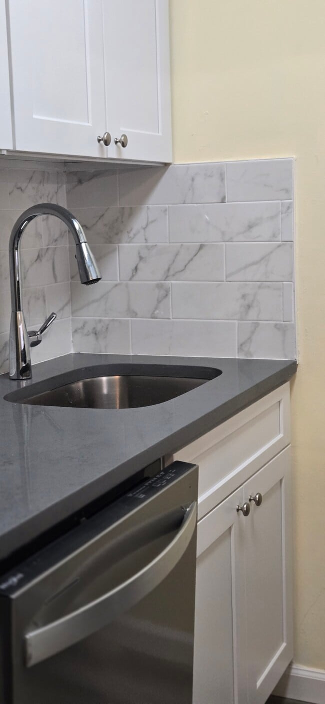 Building Photo - 13835 Elder Ave Unit 3B