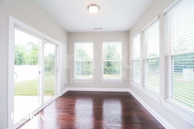 Photo - 130 Habersham Ct