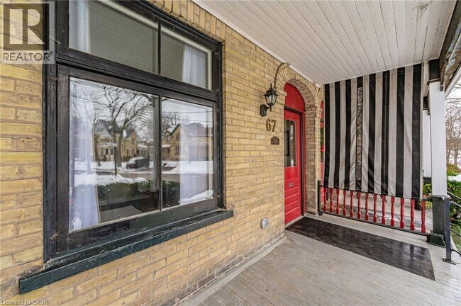 Photo - 67 Ahrens St W