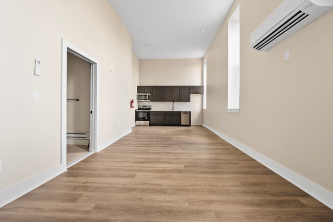 Building Photo - 22 N King St