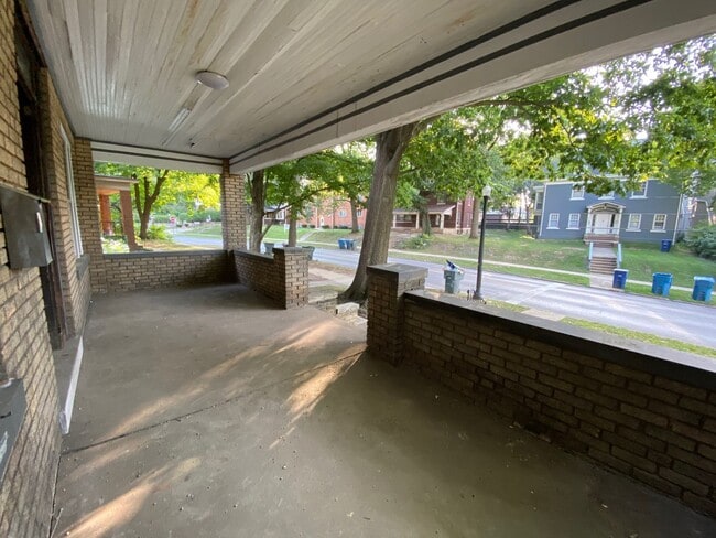 1975 Indianola Ave Unidad 1975