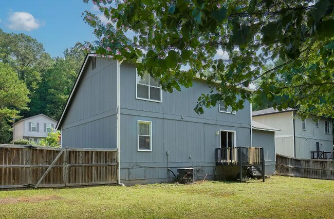 Photo - 1743 Wee Kirk Rd SE