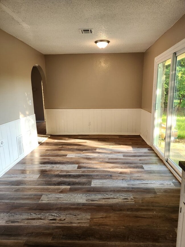 Photo - 5 Bed 1.5 Bath Home in Midwest City!