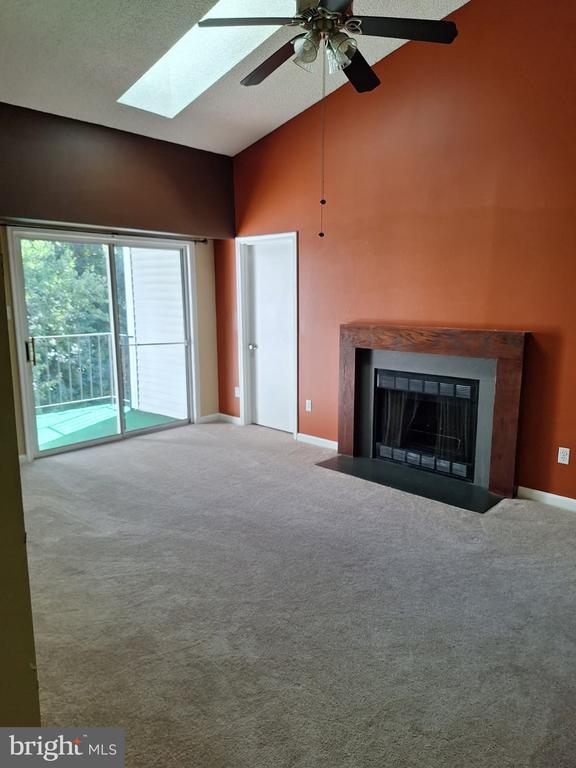 Building Photo - 12219 Chaucer Ln Unit 12219 Rental
