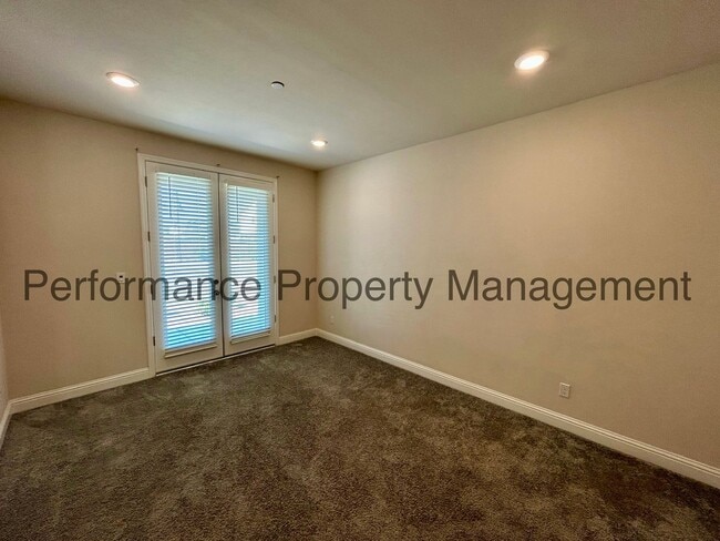 3608 Oak Lake Ln