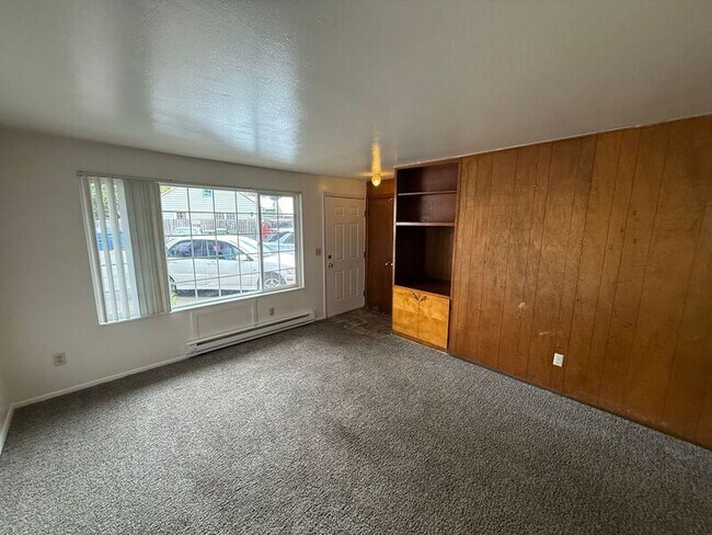 Photo - 598 Ford St SE