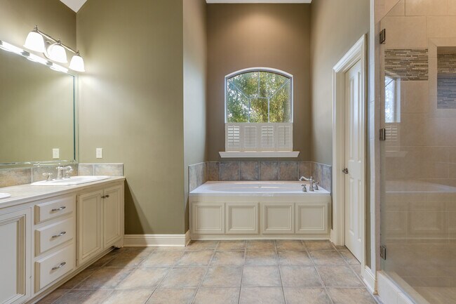 Photo - 106 Sandhurst Dr