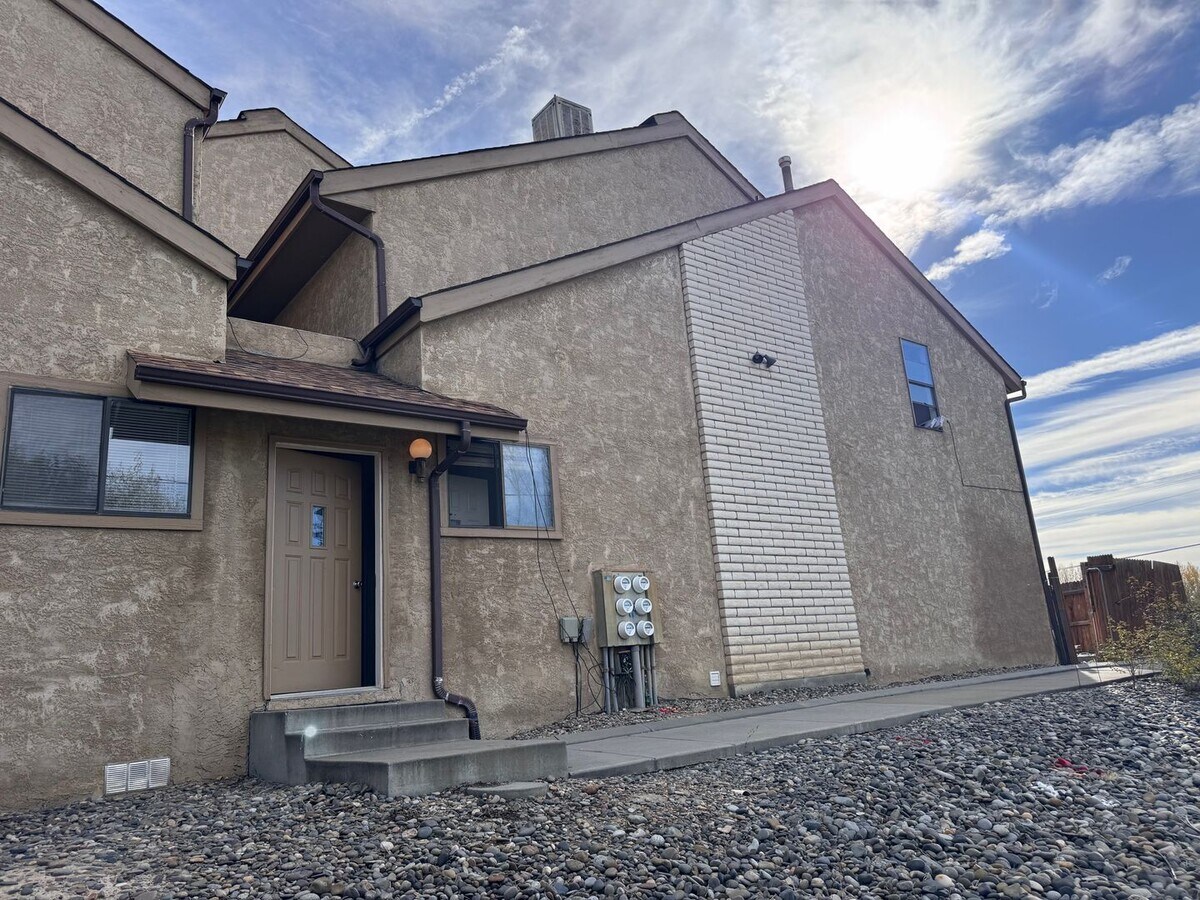 Photo - Sunny and Cute 2 Story, 2Bed, 1.5Bath Townhouse in Grand Junction!!!!