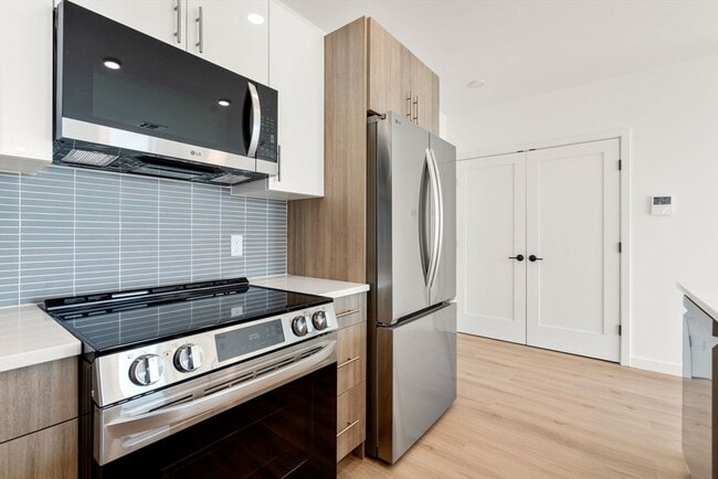 Building Photo - 40 Centre St Unit 303