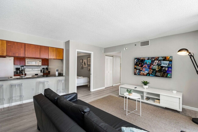 Building Photo - 1 SE 12th St Unit FL15-ID1022183P Rental