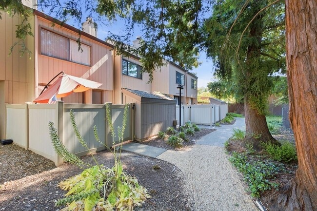 536 Woodside Oaks