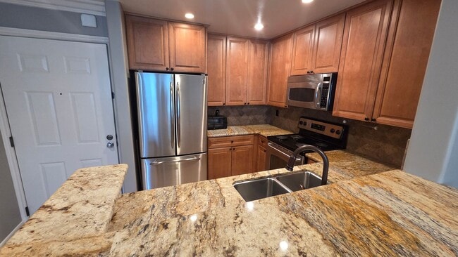 Photo - 1 bed 1 bath in UTC with great amenities Pool, hot tub, gym, underground parking. Unidad 5309