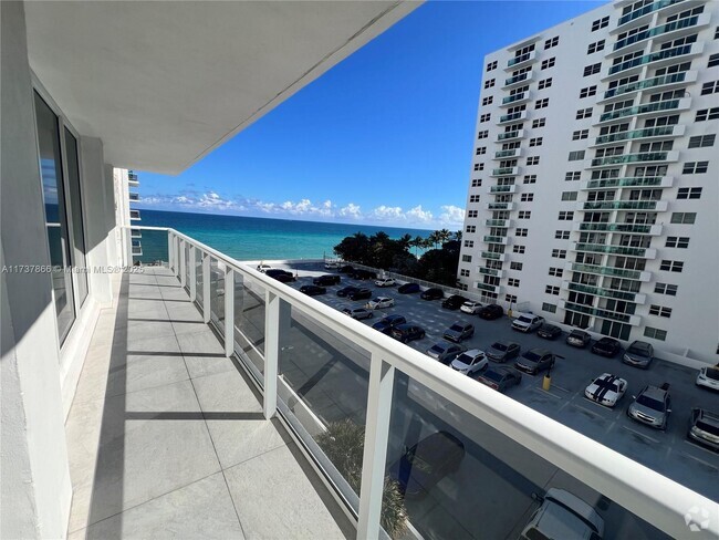 Building Photo - 2751 S Ocean Dr Unit 508S Rental