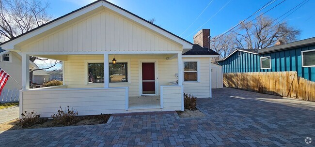 Building Photo - 3 Bedroom 1.5 Bath Old Southwest Reno Home...