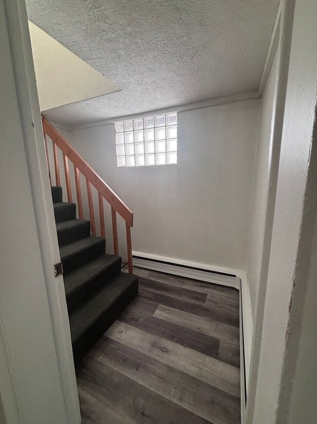 108 11th Ave SE Unit 1 Lower Unit