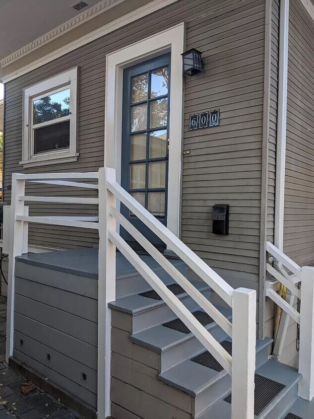 Photo - 600 Hamilton Ave (Palo Alto, CA)