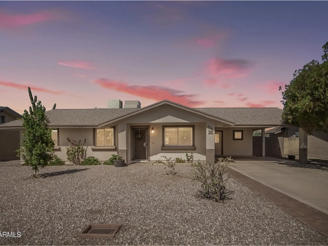 Front Yard Mesa, Arizona - 222 W Ivyglen St House