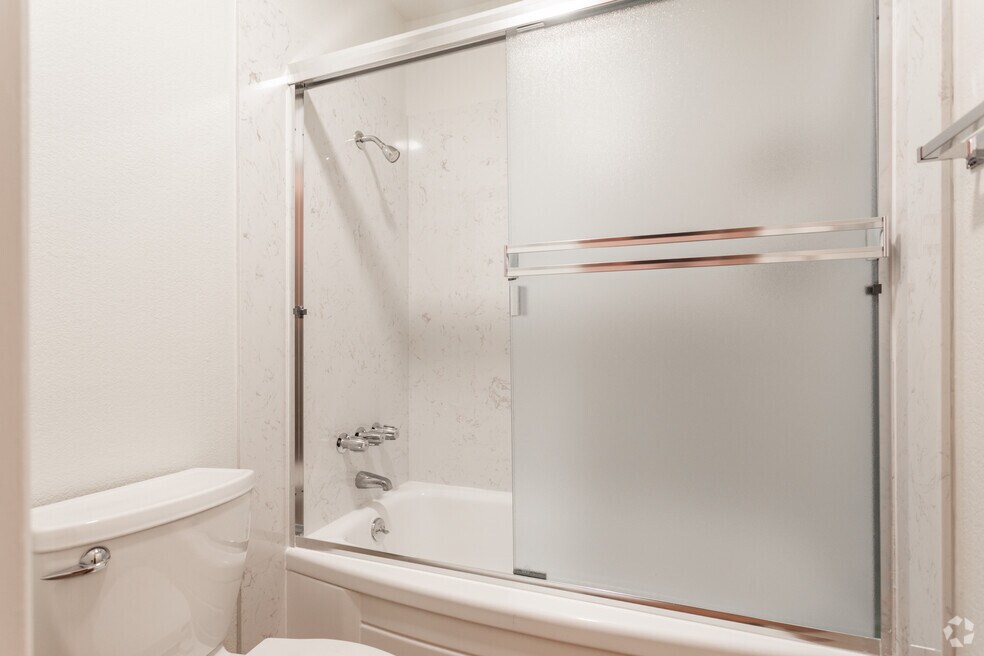 1BR, 1BA - 1A Downstairs - 728 SF