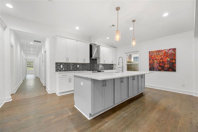 Photo - 883 Gaston St SW