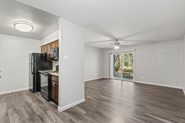 Photo - Chisolm Trace