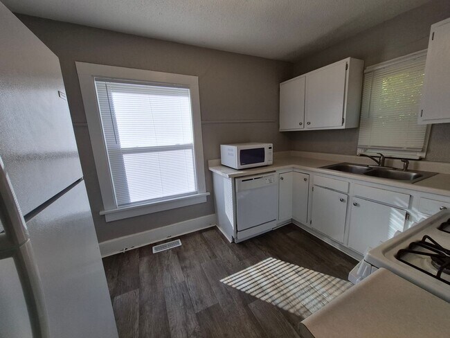 Photo - 2 bedroom, 1 bathroom home on large corner...