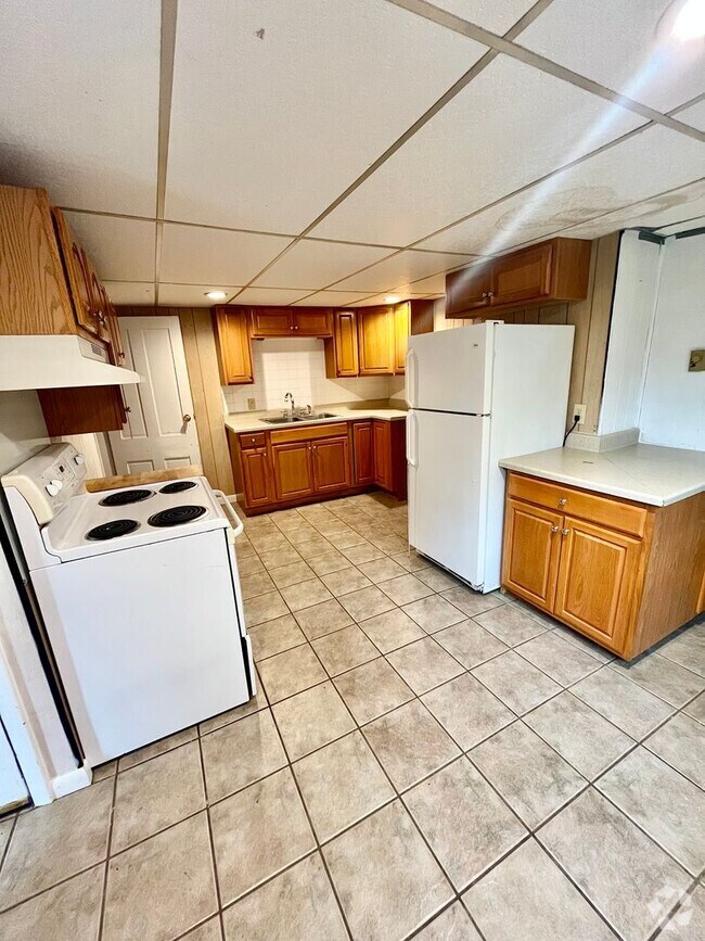 Building Photo - 380 Walnut St Unit 1 Rental