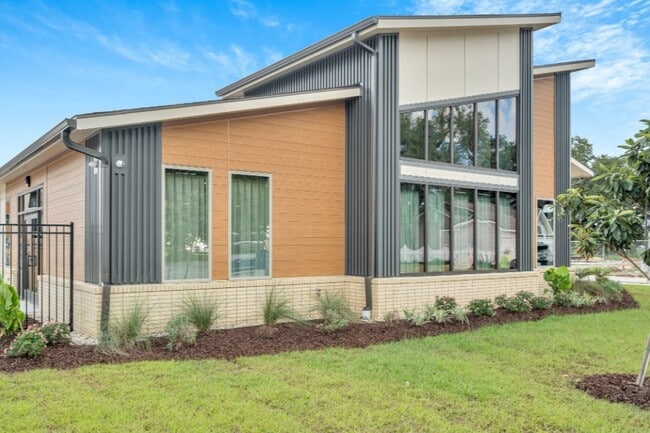 Clubhouse & Leasing Office