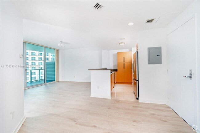Building Photo - 300 S Biscayne Blvd Unit T-1905 Rental