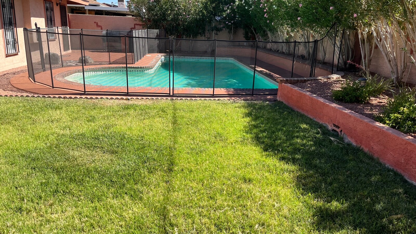 Photo - 305 Norlen St