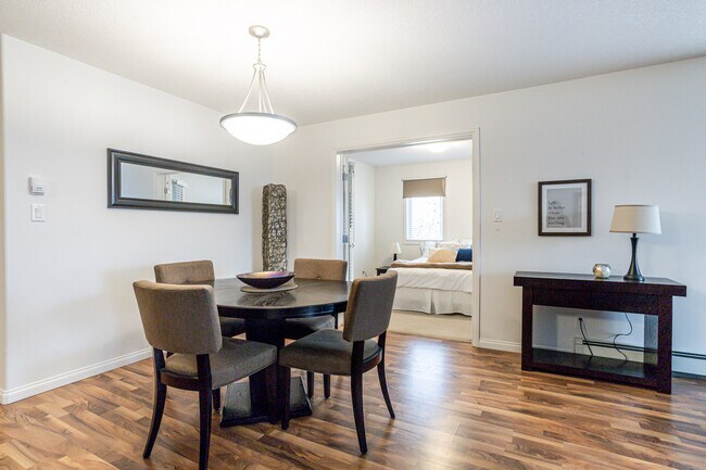 Photo - 1204-156 156 St NW