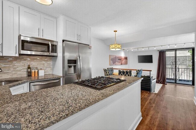 Photo - 2201 L St NW Unidad 316