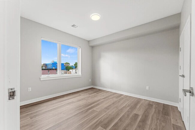 Photo - 475 Communipaw Ave